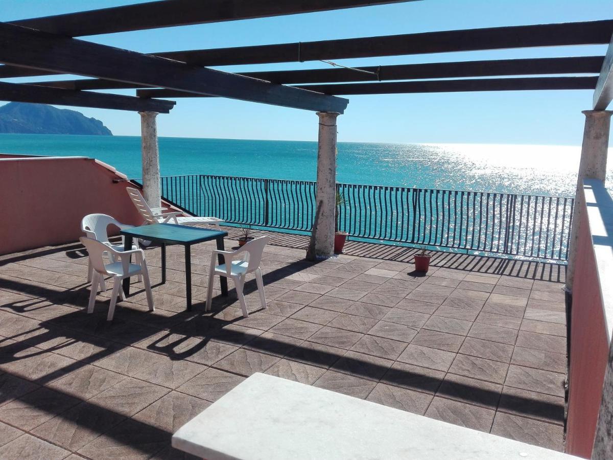 Apartmán Un Tuffo In Mare Janov Exteriér fotografie