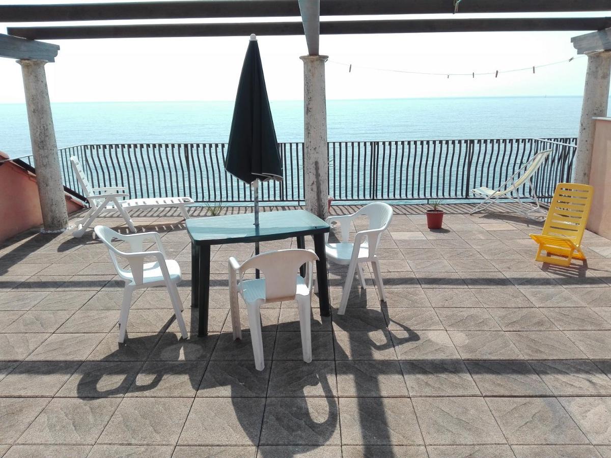Apartmán Un Tuffo In Mare Janov Exteriér fotografie